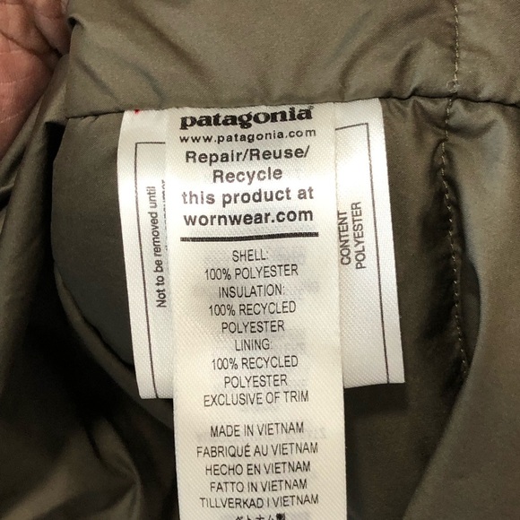 Patagonia, insulated powdertown water repellent, hooded jacket - Picture 6 of 11